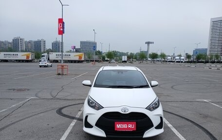 Toyota Yaris, 2021 год, 1 070 000 рублей, 2 фотография