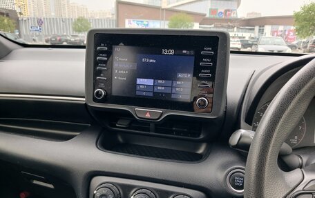 Toyota Yaris, 2021 год, 1 070 000 рублей, 16 фотография