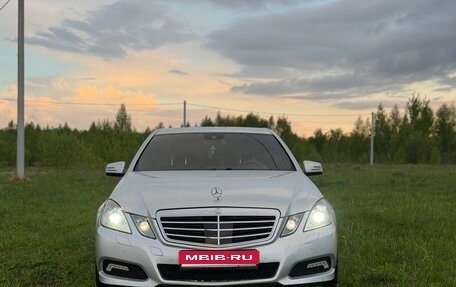 Mercedes-Benz E-Класс, 2010 год, 999 999 рублей, 1 фотография