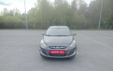 Hyundai Solaris II рестайлинг, 2013 год, 730 000 рублей, 5 фотография