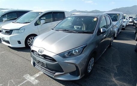 Toyota Yaris, 2022 год, 795 000 рублей, 2 фотография