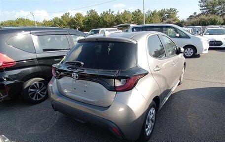 Toyota Yaris, 2022 год, 795 000 рублей, 3 фотография