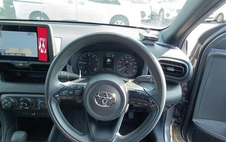 Toyota Yaris, 2022 год, 795 000 рублей, 5 фотография