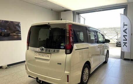 Toyota Noah III, 2014 год, 1 580 000 рублей, 4 фотография