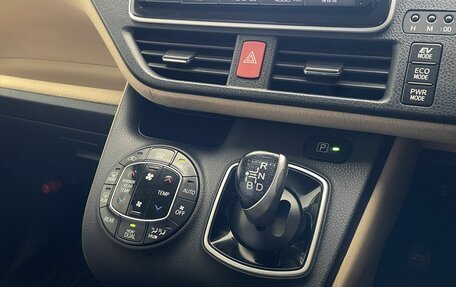 Toyota Noah III, 2014 год, 1 580 000 рублей, 13 фотография
