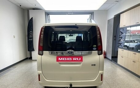 Toyota Noah III, 2014 год, 1 580 000 рублей, 5 фотография