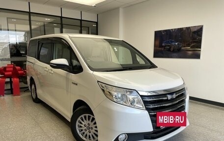 Toyota Noah III, 2014 год, 1 580 000 рублей, 3 фотография