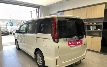 Toyota Noah III, 2014 год, 1 580 000 рублей, 6 фотография