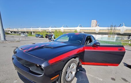 Dodge Challenger III рестайлинг 2, 2018 год, 3 450 000 рублей, 4 фотография