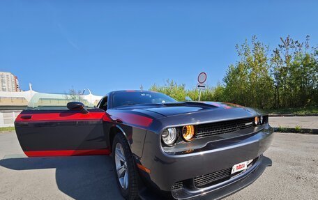 Dodge Challenger III рестайлинг 2, 2018 год, 3 450 000 рублей, 6 фотография
