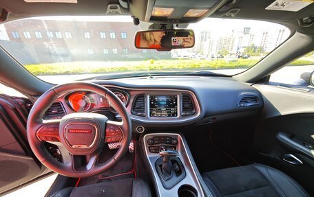 Dodge Challenger III рестайлинг 2, 2018 год, 3 450 000 рублей, 12 фотография