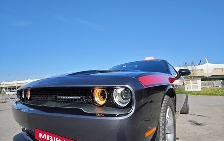 Dodge Challenger III рестайлинг 2, 2018 год, 3 450 000 рублей, 7 фотография