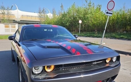 Dodge Challenger III рестайлинг 2, 2018 год, 3 450 000 рублей, 2 фотография