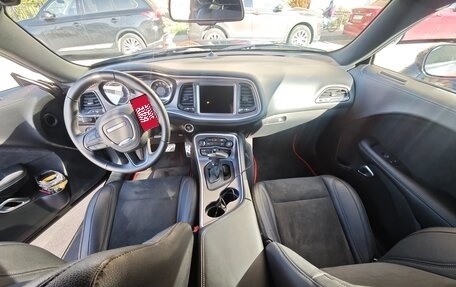 Dodge Challenger III рестайлинг 2, 2018 год, 3 450 000 рублей, 13 фотография