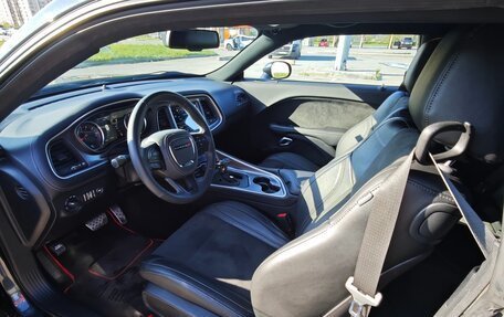 Dodge Challenger III рестайлинг 2, 2018 год, 3 450 000 рублей, 19 фотография