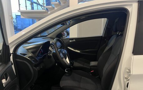 Hyundai Solaris II рестайлинг, 2013 год, 650 000 рублей, 16 фотография