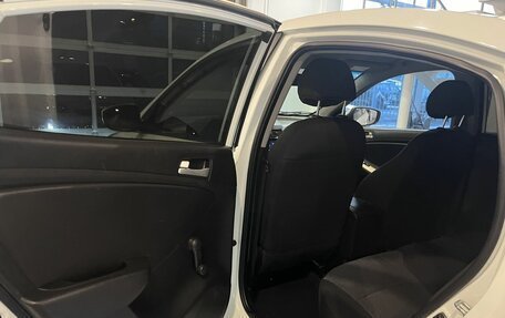 Hyundai Solaris II рестайлинг, 2013 год, 650 000 рублей, 24 фотография