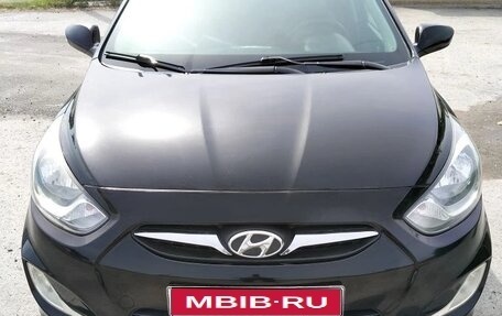 Hyundai Solaris II рестайлинг, 2012 год, 680 000 рублей, 1 фотография