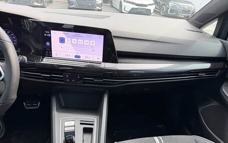 Volkswagen Golf VIII, 2022 год, 1 600 005 рублей, 12 фотография