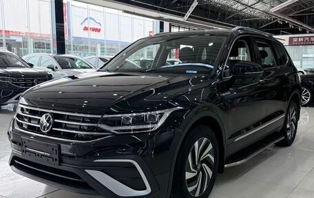 Volkswagen Tiguan II, 2022 год, 2 625 000 рублей, 1 фотография