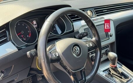 Volkswagen Passat B8 рестайлинг, 2015 год, 2 000 000 рублей, 17 фотография