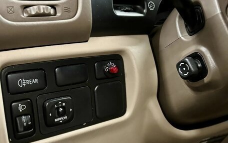 Toyota Land Cruiser 100 рестайлинг 2, 2000 год, 2 450 000 рублей, 35 фотография