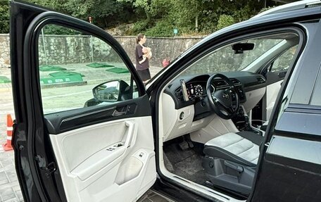 Volkswagen Tiguan II, 2018 год, 2 500 000 рублей, 8 фотография