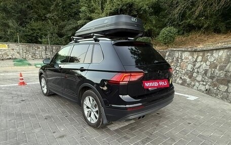 Volkswagen Tiguan II, 2018 год, 2 500 000 рублей, 3 фотография