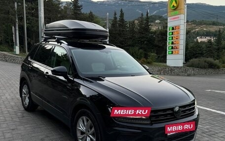 Volkswagen Tiguan II, 2018 год, 2 500 000 рублей, 2 фотография