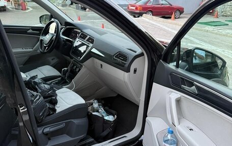 Volkswagen Tiguan II, 2018 год, 2 500 000 рублей, 15 фотография
