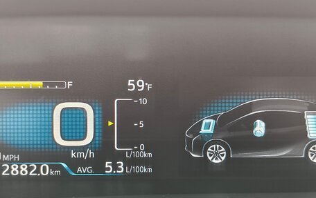 Toyota Prius IV XW50, 2016 год, 1 700 000 рублей, 10 фотография