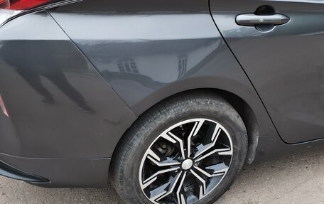 Toyota Prius IV XW50, 2016 год, 1 700 000 рублей, 3 фотография