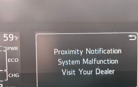 Toyota Prius IV XW50, 2016 год, 1 700 000 рублей, 11 фотография