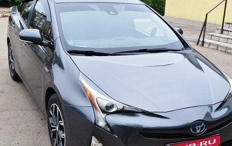 Toyota Prius IV XW50, 2016 год, 1 700 000 рублей, 2 фотография