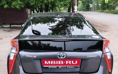 Toyota Prius IV XW50, 2016 год, 1 700 000 рублей, 5 фотография