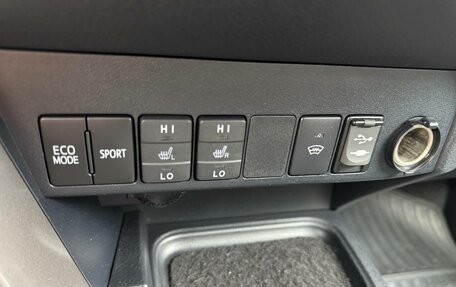 Toyota RAV4, 2018 год, 2 650 000 рублей, 14 фотография