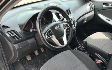 Hyundai Solaris II рестайлинг, 2012 год, 680 000 рублей, 7 фотография