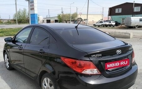 Hyundai Solaris II рестайлинг, 2012 год, 680 000 рублей, 2 фотография