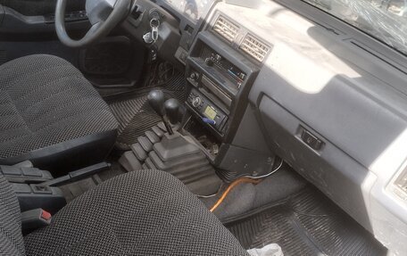 Nissan Terrano II рестайлинг, 1993 год, 310 000 рублей, 3 фотография