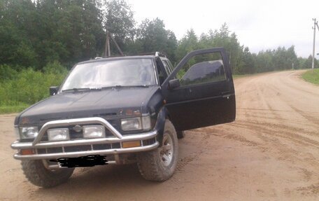 Nissan Terrano II рестайлинг, 1993 год, 310 000 рублей, 7 фотография