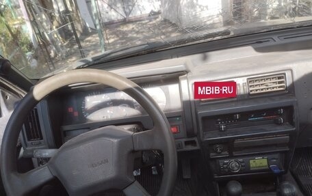 Nissan Terrano II рестайлинг, 1993 год, 310 000 рублей, 4 фотография