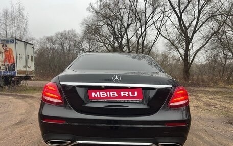 Mercedes-Benz E-Класс, 2020 год, 3 100 000 рублей, 4 фотография