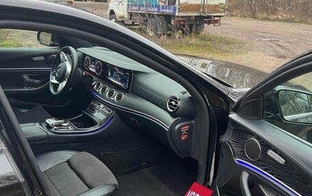 Mercedes-Benz E-Класс, 2020 год, 3 100 000 рублей, 5 фотография