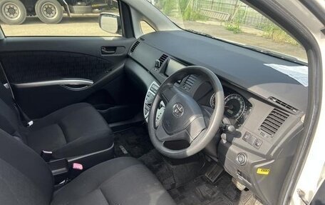 Toyota ISis I, 2012 год, 930 000 рублей, 5 фотография