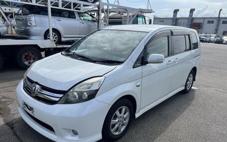 Toyota ISis I, 2012 год, 930 000 рублей, 2 фотография