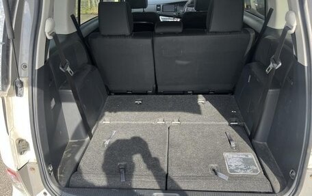 Toyota ISis I, 2012 год, 930 000 рублей, 7 фотография