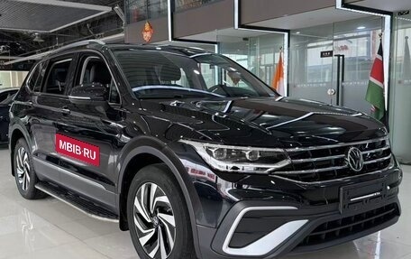 Volkswagen Tiguan II, 2022 год, 2 625 000 рублей, 3 фотография