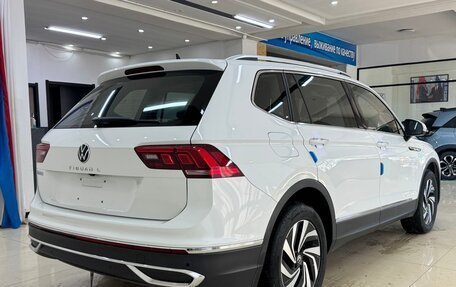 Volkswagen Tiguan II, 2022 год, 2 749 990 рублей, 2 фотография
