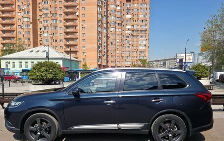 Mitsubishi Outlander III рестайлинг 3, 2019 год, 2 490 000 рублей, 2 фотография