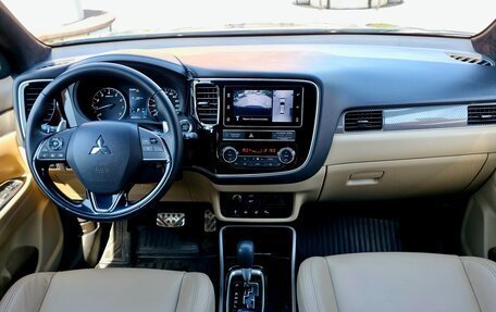 Mitsubishi Outlander III рестайлинг 3, 2019 год, 2 490 000 рублей, 9 фотография